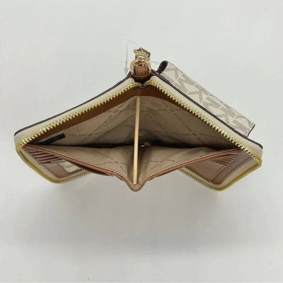 Michael Kors LG Charlotte Tote Bag & Large MF Flat Phone Case Wallet Vanilla - Picture 7 of 13